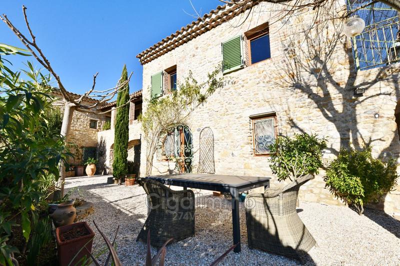 Maison en pierre - 225 m² - 7 pièces