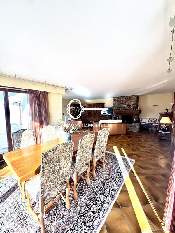 Maison - 280 m² - 10 pièces