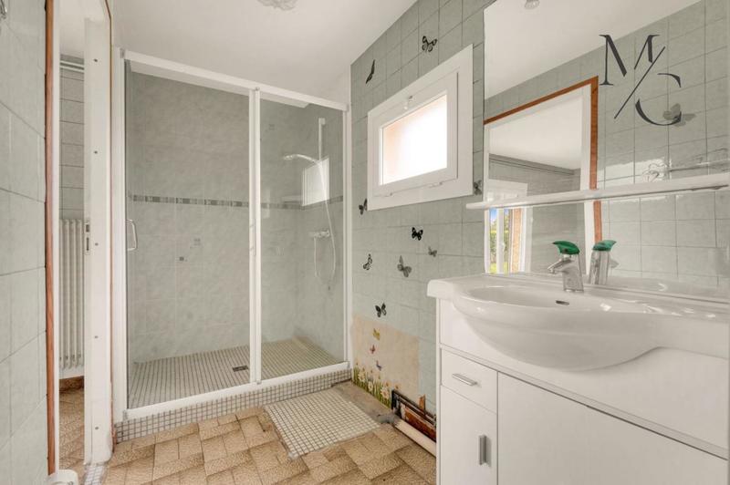 Maison - 233 m² - 8 pièces