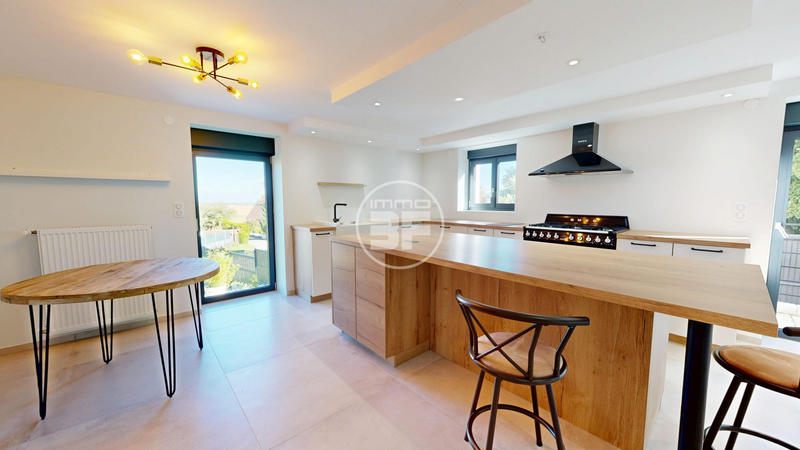 Maison - 239 m² - 6 pièces