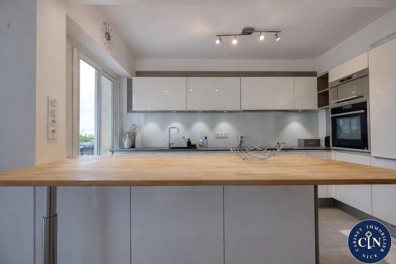 Appartement - 83 m² - 4 pièces