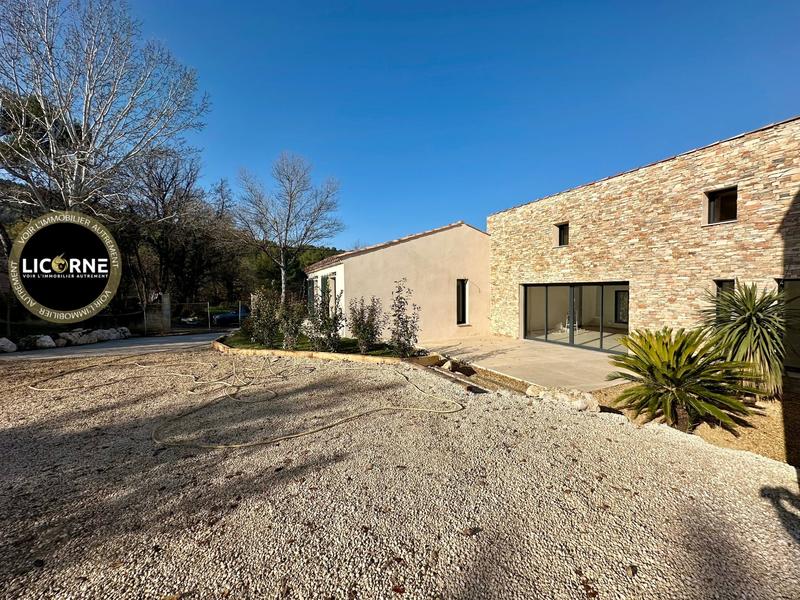 Villa - 219 m² - 9 pièces