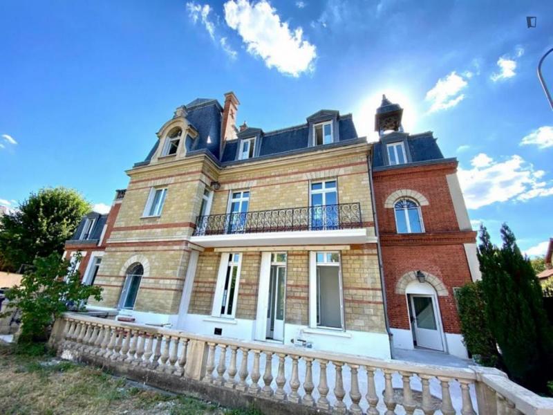 Chambre - 18 m² - 11 pièces