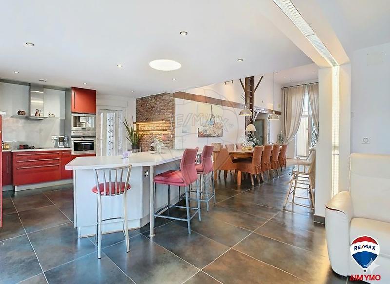 Propriété - 222 m² - 6 pièces