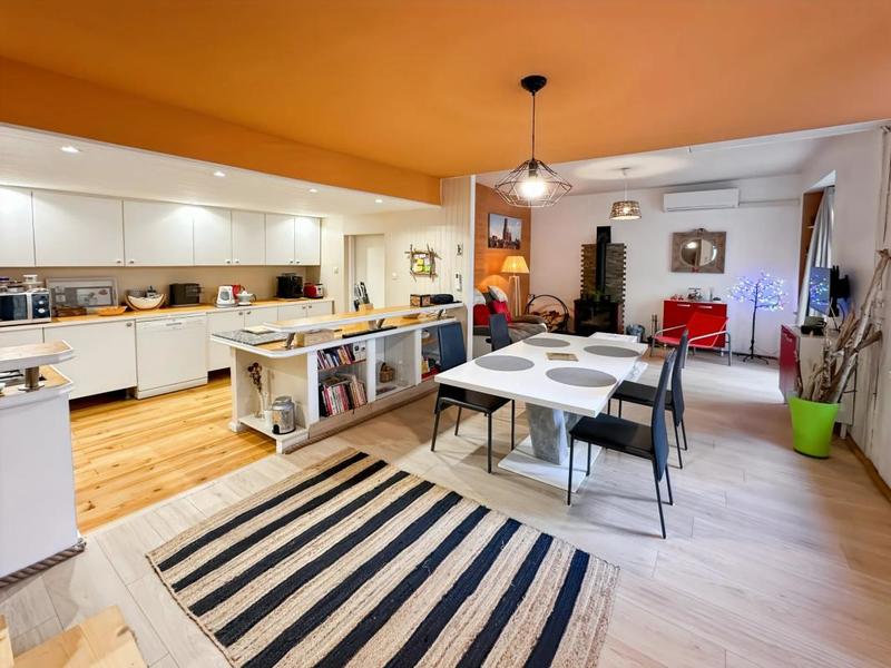 Maison - 268 m² - 9 pièces