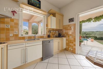 Maison traditionnelle - 180 m² - 6 pièces