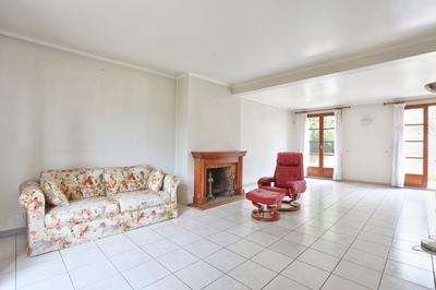 Maison traditionnelle - 140 m² - 7 pièces