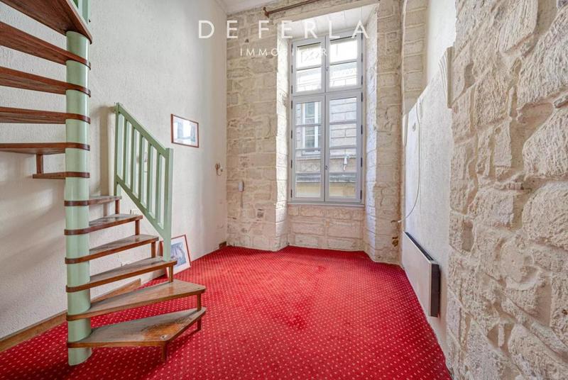 Appartement - 837 m² - 22 pièces