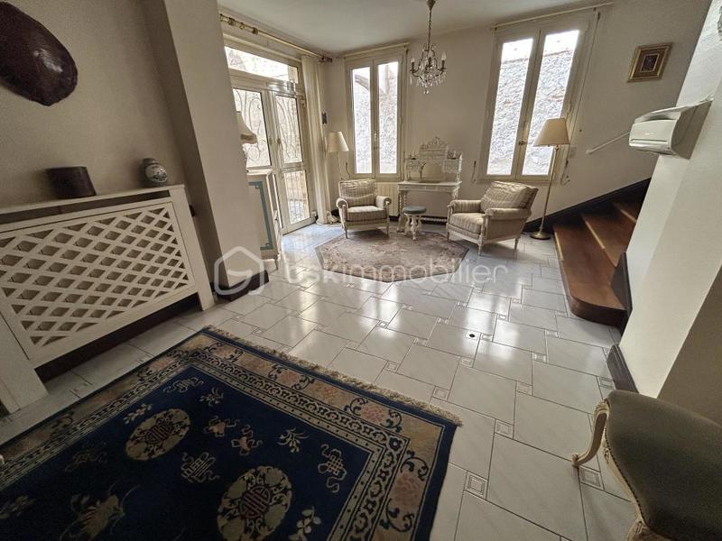 Maison - 255 m² - 10 pièces