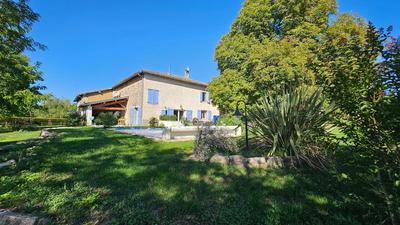 Maison - 214 m² - 5 pièces