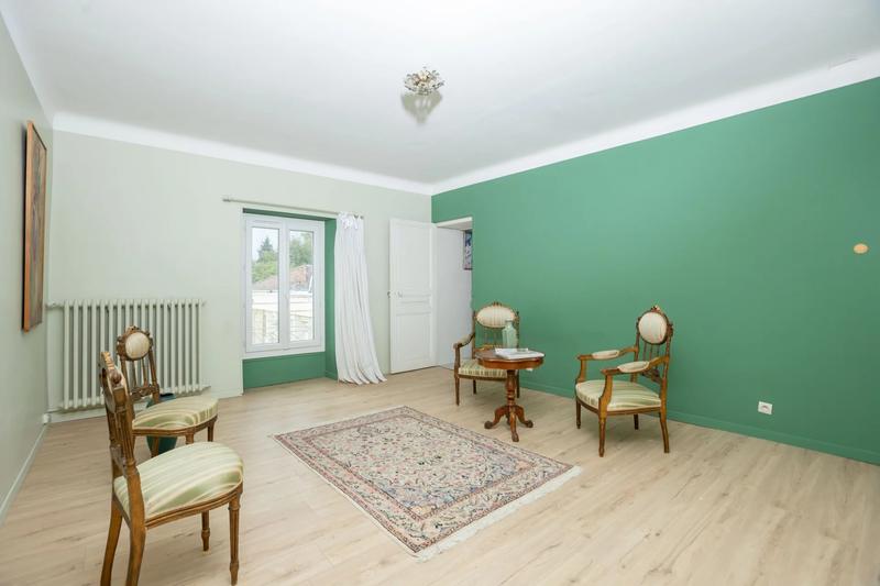 Propriété - 307 m² - 9 pièces