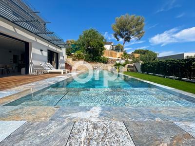 Villa - 242 m² - 5 pièces