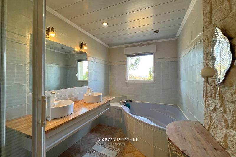 Villa - 196 m² - 7 pièces