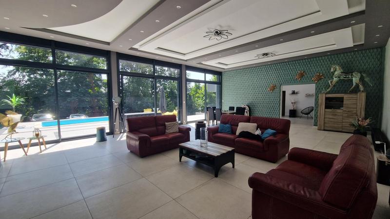 Maison contemporaine - 370 m² - 8 pièces
