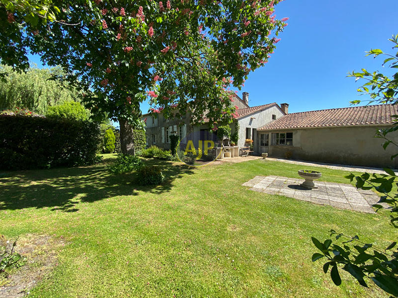 Maison - 534 m² - 12 pièces