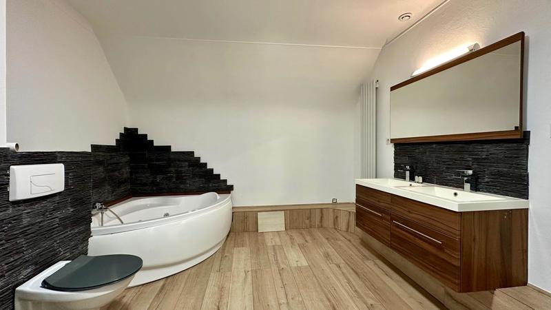 Maison - 200 m² - 7 pièces