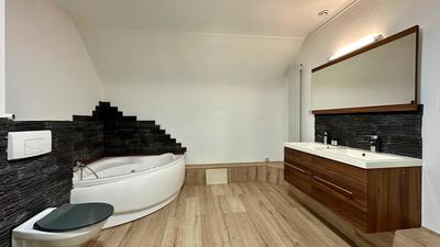 Maison - 200 m² - 7 pièces