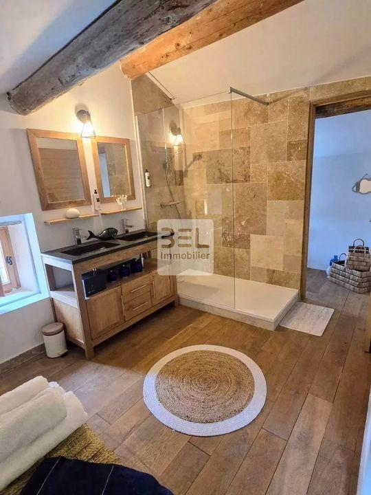 Mas - 245 m² - 9 pièces