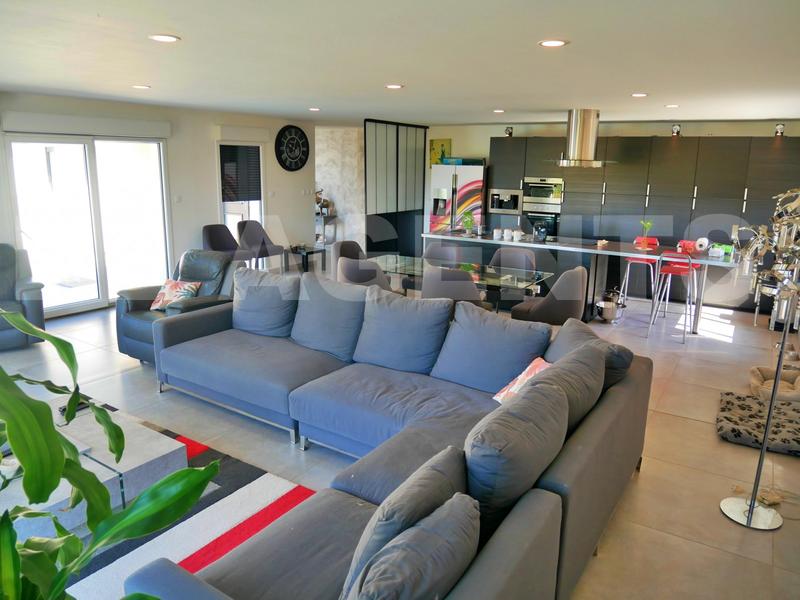 Maison - 186 m² - 4 pièces