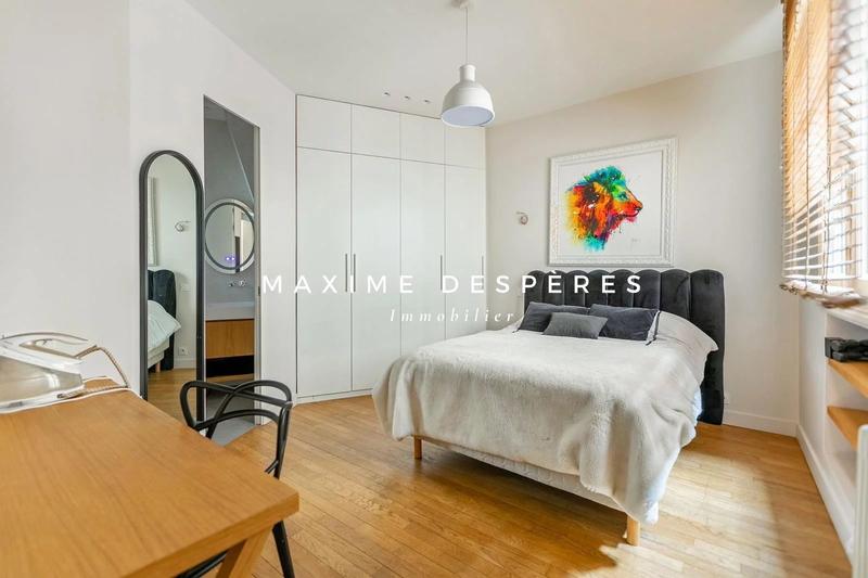 Appartement - 216 m² - 8 pièces