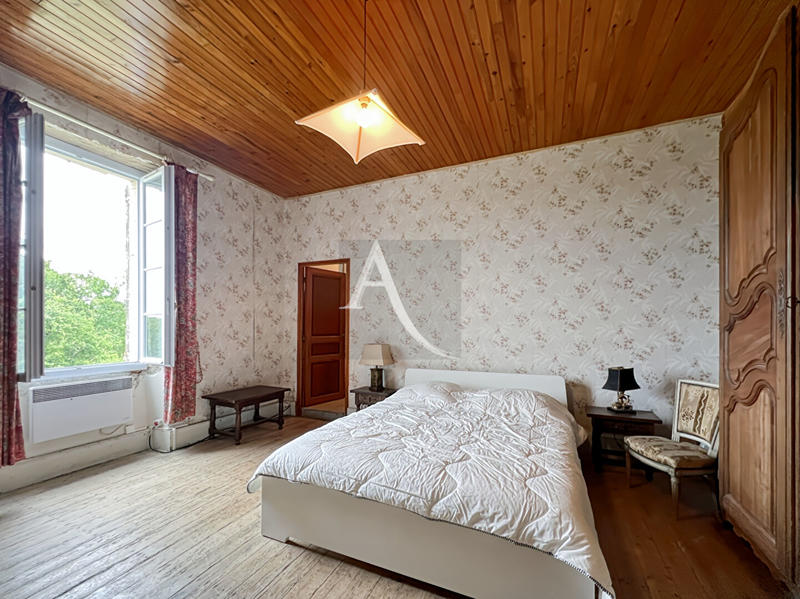 Maison - 235 m² - 7 pièces