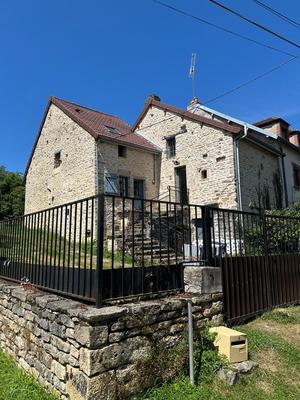 Maison en pierre - 137 m² - 7 pièces