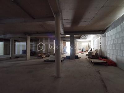 Local commercial - 320 m² - 1 pièce