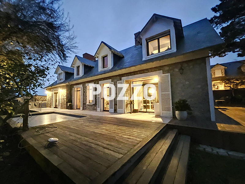 Maison - 323 m² - 7 pièces