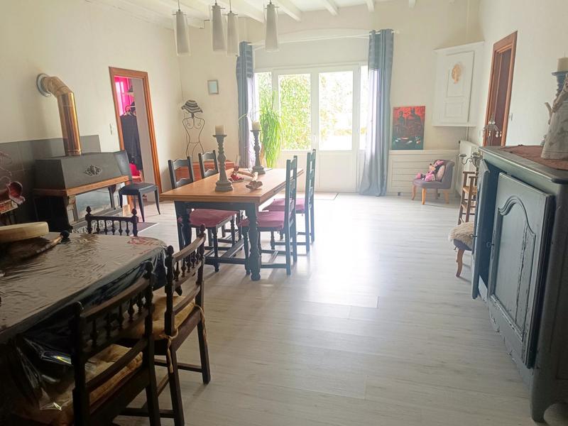 Maison - 220 m² - 8 pièces