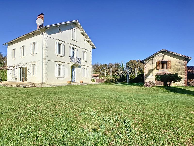 Maison - 223 m² - 6 pièces