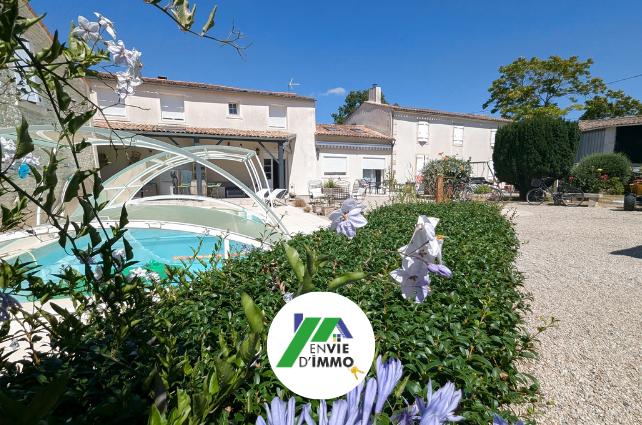 Maison - 305 m² - 13 pièces