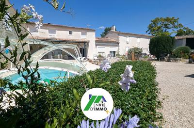 Maison - 305 m² - 13 pièces