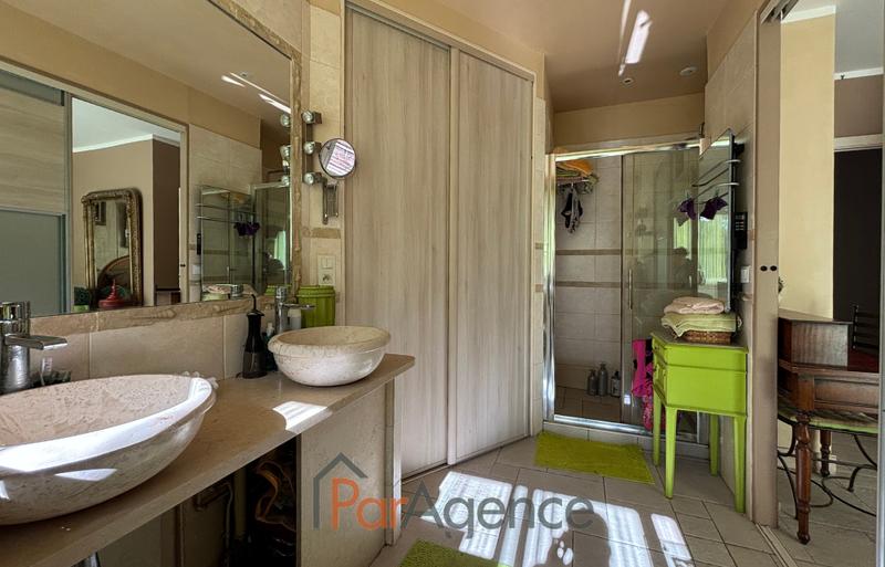 Maison - 235 m² - 6 pièces