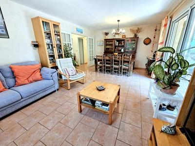 Maison traditionnelle - 90 m² - 4 pièces