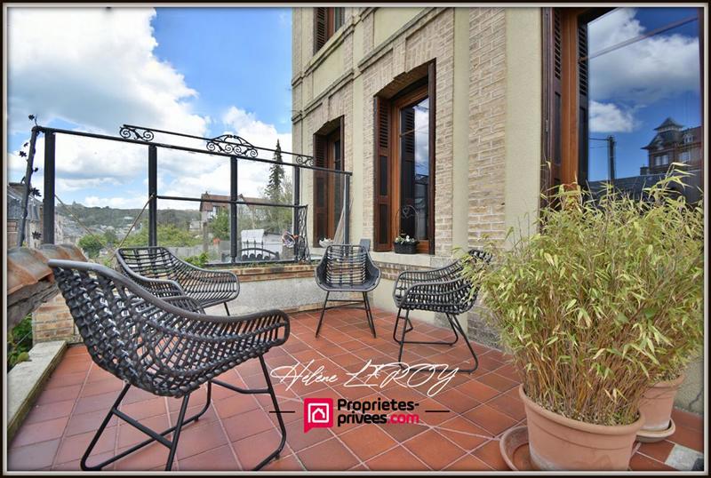 Maison - 260 m² - 12 pièces