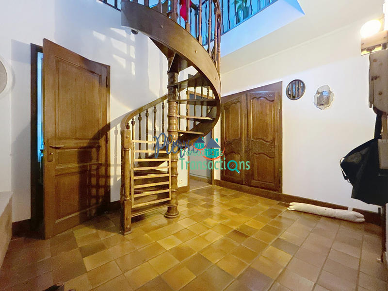 Maison - 236 m² - 7 pièces