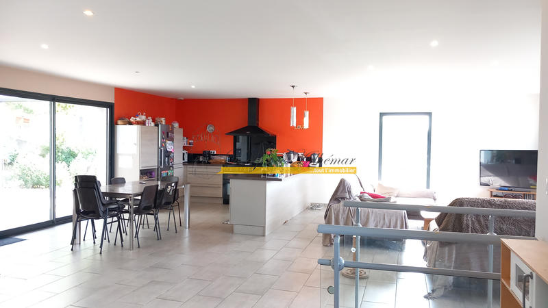 Maison - 201 m² - 7 pièces