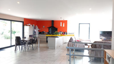 Maison - 201 m² - 7 pièces