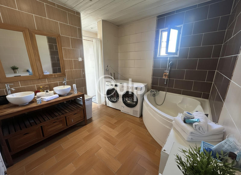 Maison - 180 m² - 7 pièces