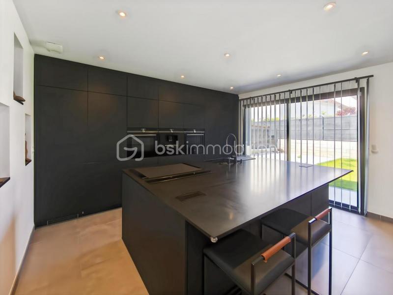 Maison - 159 m² - 6 pièces