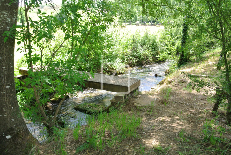 Maison - 299 m² - 15 pièces