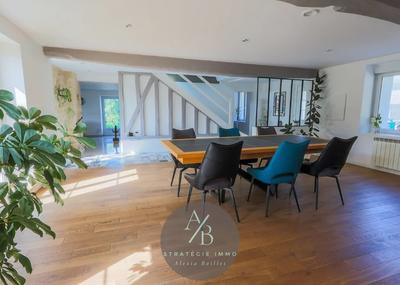 Maison en pierre - 240 m² - 7 pièces