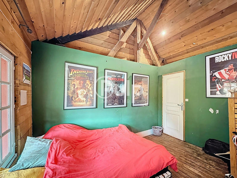 Demeure - 249 m² - 13 pièces