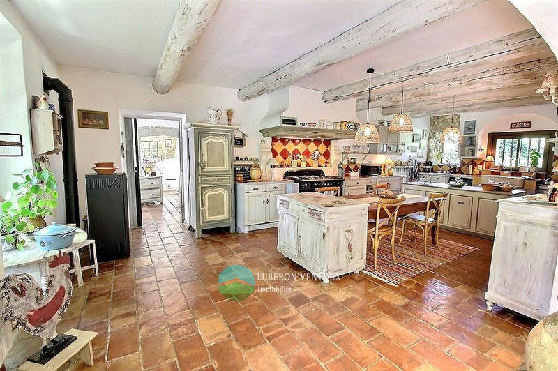 Maison - 300 m² - 7 pièces