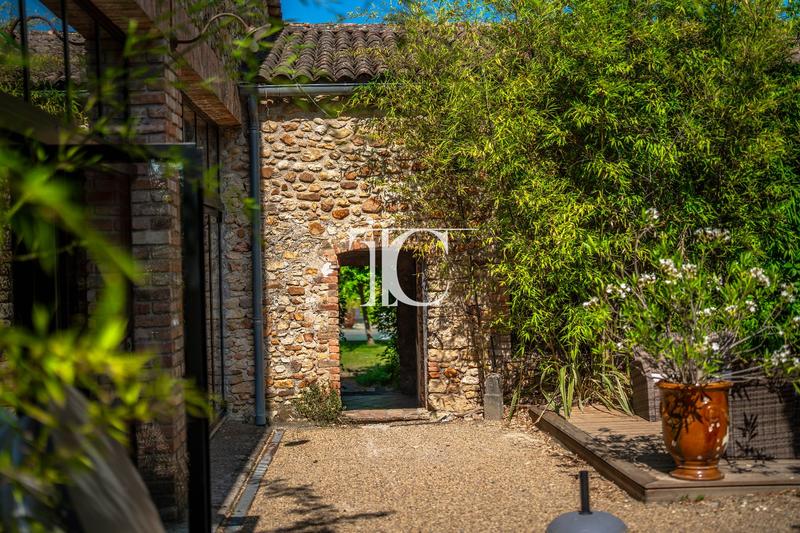 Mas - 466 m² - 13 pièces