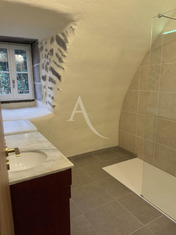 Maison - 373 m² - 9 pièces