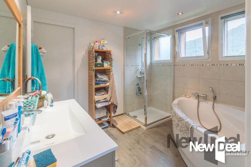 Maison - 250 m² - 6 pièces