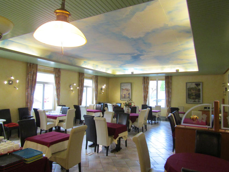 Maison - 2 000 m² - 23 pièces