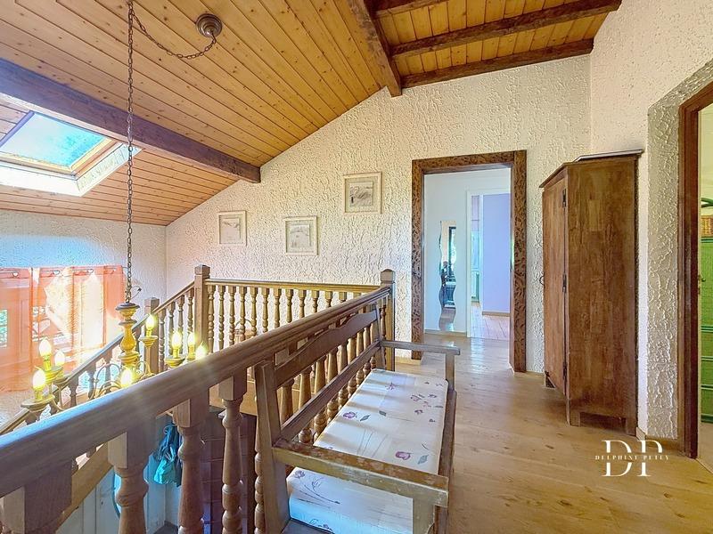 Maison - 237 m² - 8 pièces