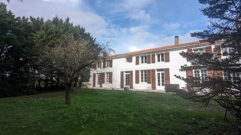 Maison - 245 m² - 6 pièces